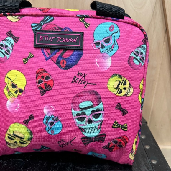 Betsey Johnson Skulls Bows Bones Insulated Lunch Tote Pirate Cooler Bag Pink - Picture 7 of 15